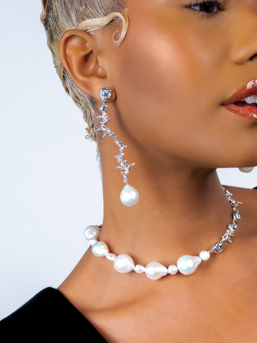 queen's pearl necklace